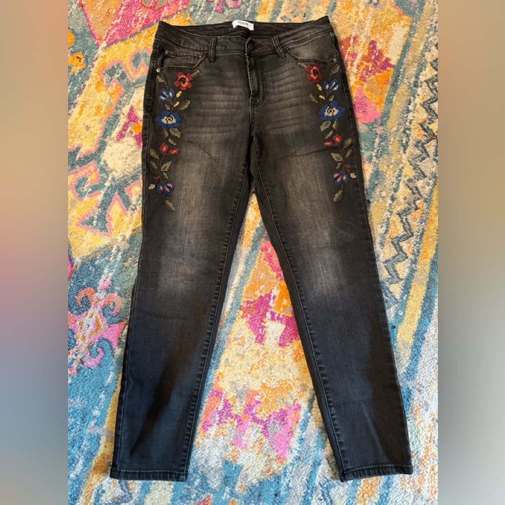 Kensie 8/29 Embroidered Black Jeans